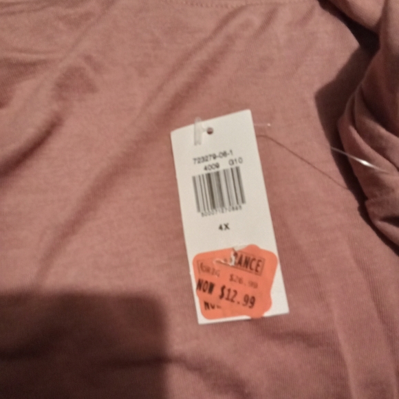 Old Navy 4X active wear crop tee - Picture 4 of 9